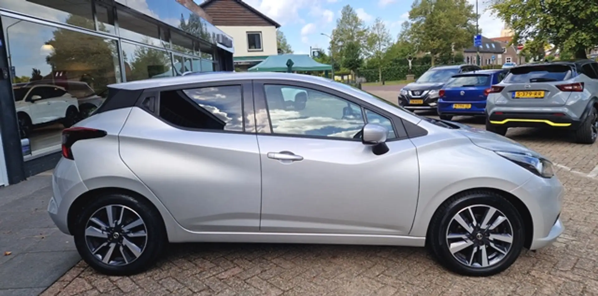 Nissan Micra 1.0 100PK IG-Turbo N-Connecta Connect Pack Navi - Grijs - 2