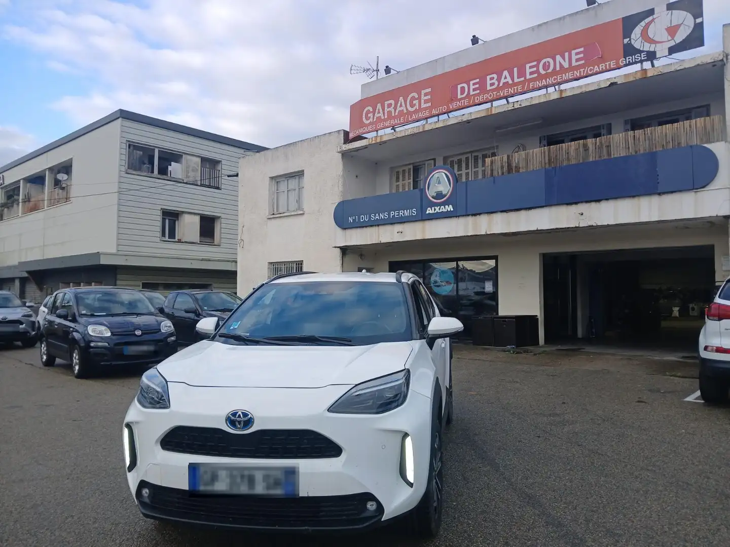 Toyota Yaris Cross DESIGN MY22 Weiß - 1