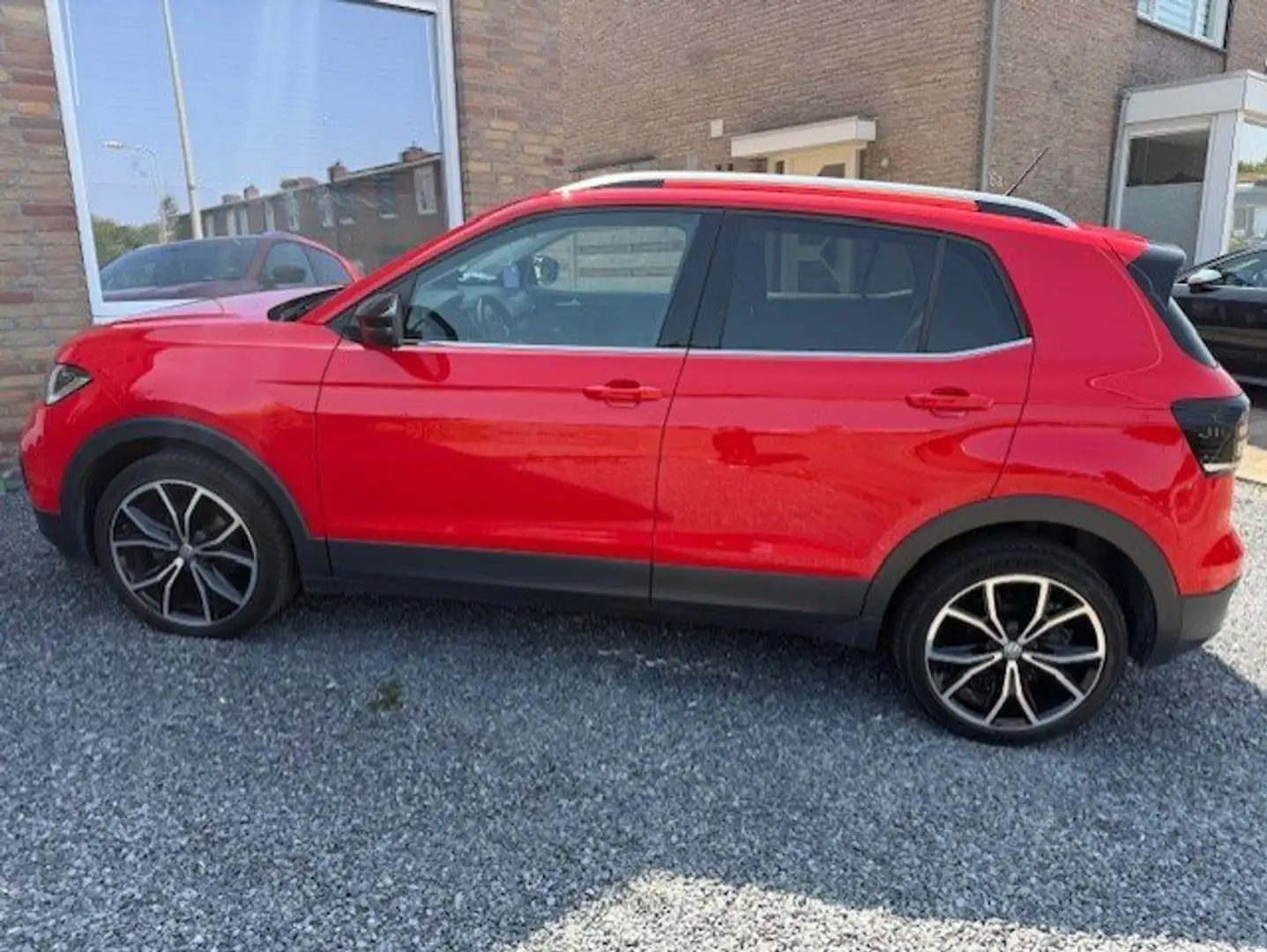 Volkswagen T-Cross 1.0 TSI Life Automaat Rood - 1