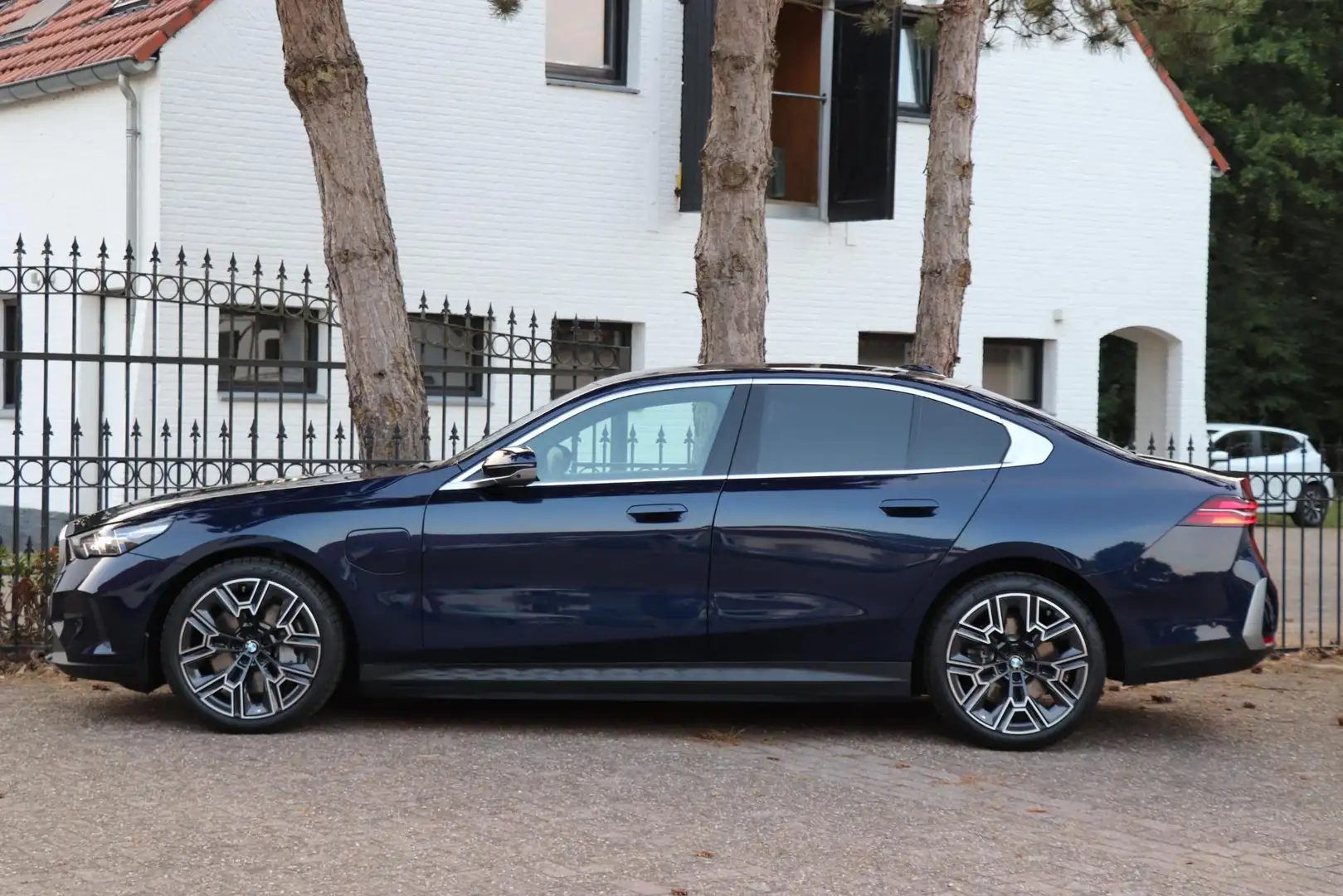 BMW 550 5-serie 550e xDrive |Bowers/Wilkins |Panoramadak | Blauw - 2