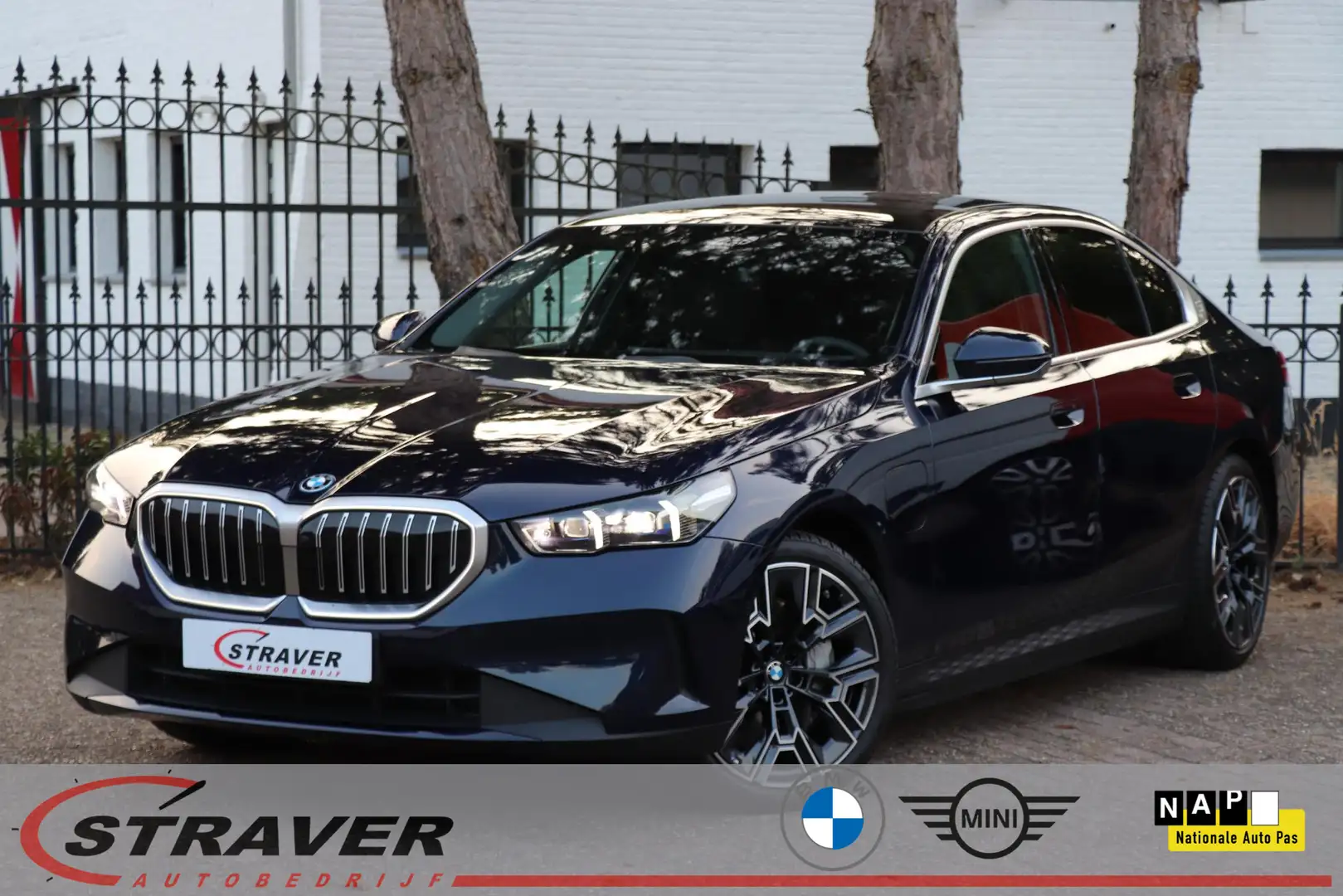 BMW 550 5-serie 550e xDrive |Bowers/Wilkins |Panoramadak | Albastru - 1