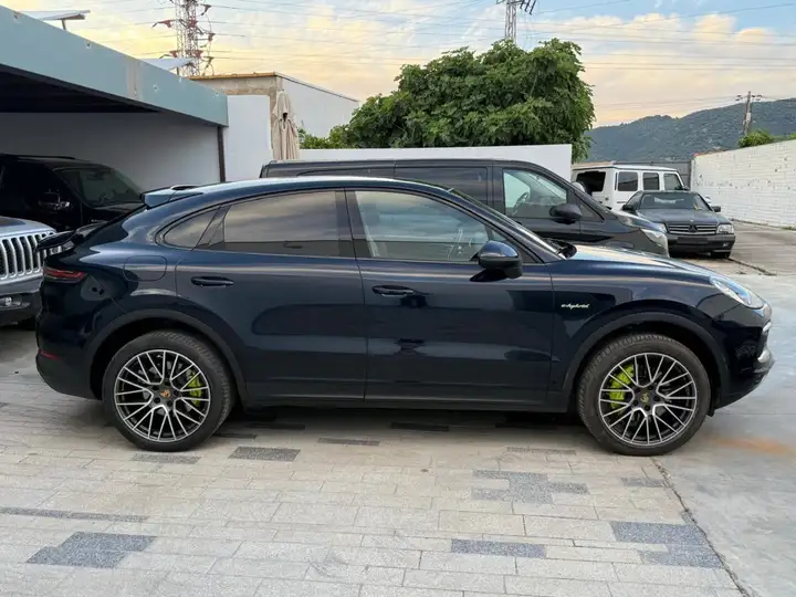 Porsche Cayenne Coupé E-Hybrid 3.0 2020, foto 3