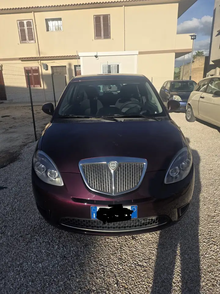 Lancia Ypsilon