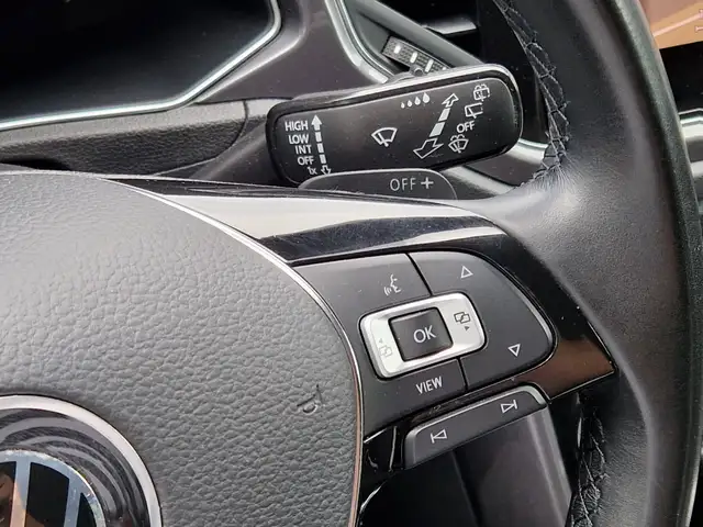 Volkswagen T-Roc view 12