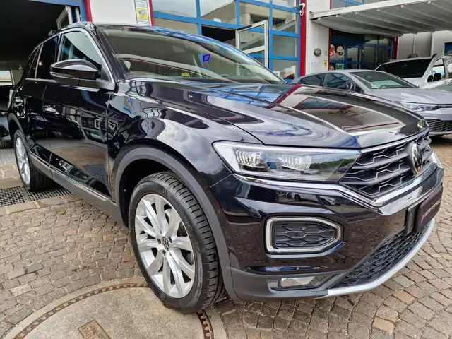 Volkswagen T-Roc view 2