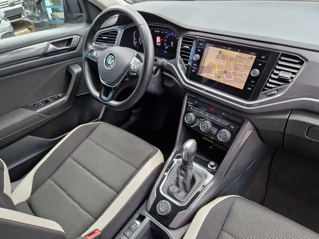 Volkswagen T-Roc view 8