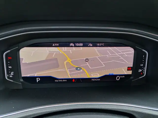 Volkswagen T-Roc view 13