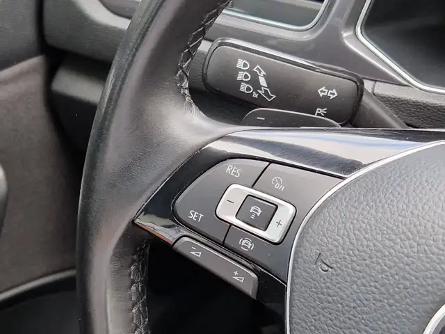 Volkswagen T-Roc view 11