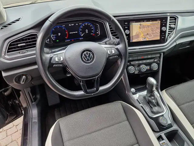 Volkswagen T-Roc view 10