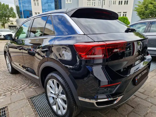 Volkswagen T-Roc view 4