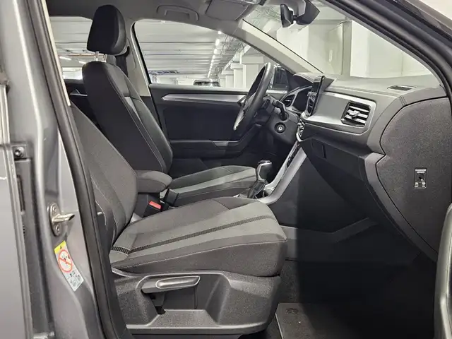 Volkswagen T-Roc view 7