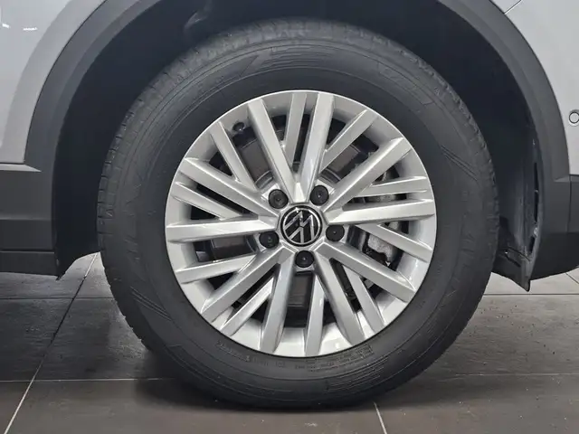 Volkswagen T-Roc view 8