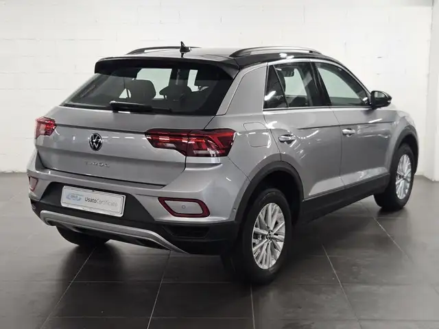 Volkswagen T-Roc view 4