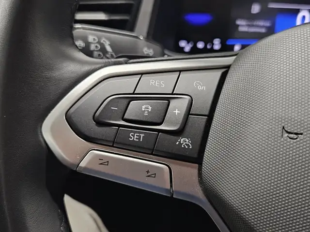 Volkswagen T-Roc view 10