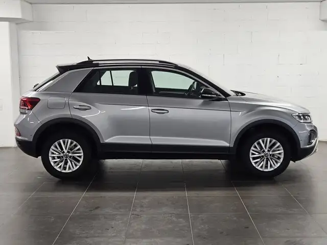 Volkswagen T-Roc view 3