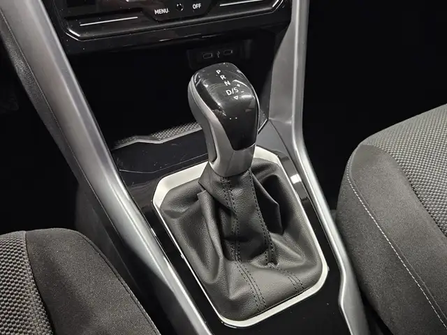 Volkswagen T-Roc view 9