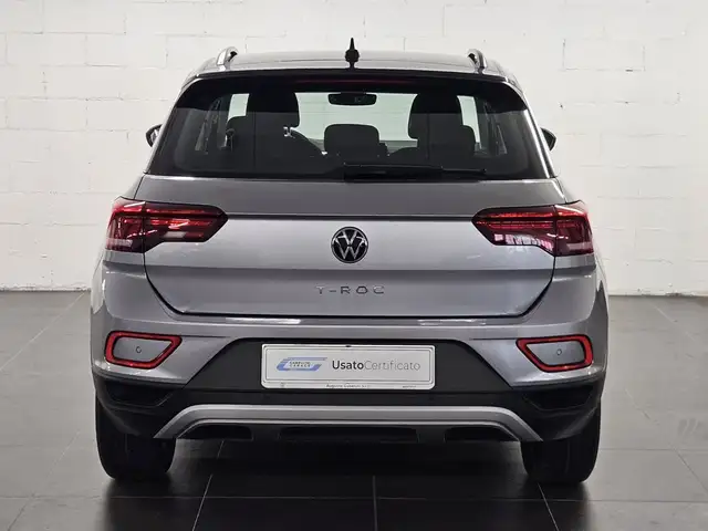 Volkswagen T-Roc view 5