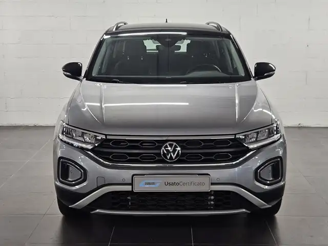 Volkswagen T-Roc view 2