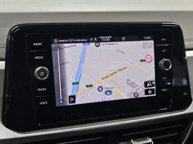Volkswagen T-Roc view 11