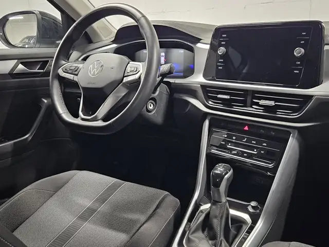 Volkswagen T-Roc view 6