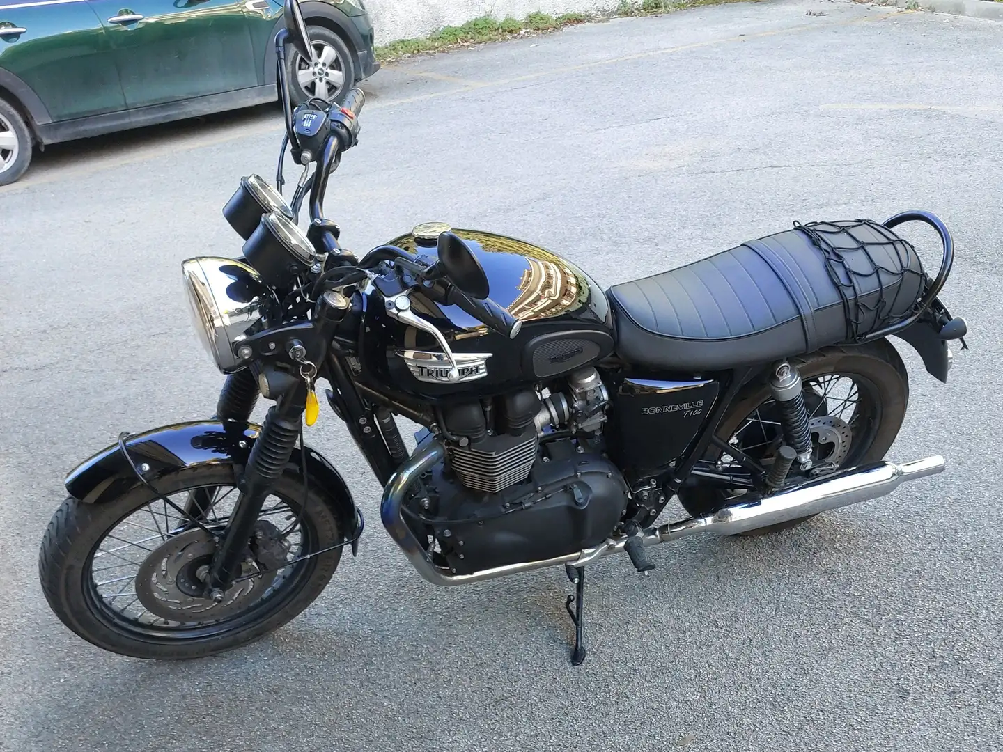 Triumph Bonneville T100 Black Fekete - 2