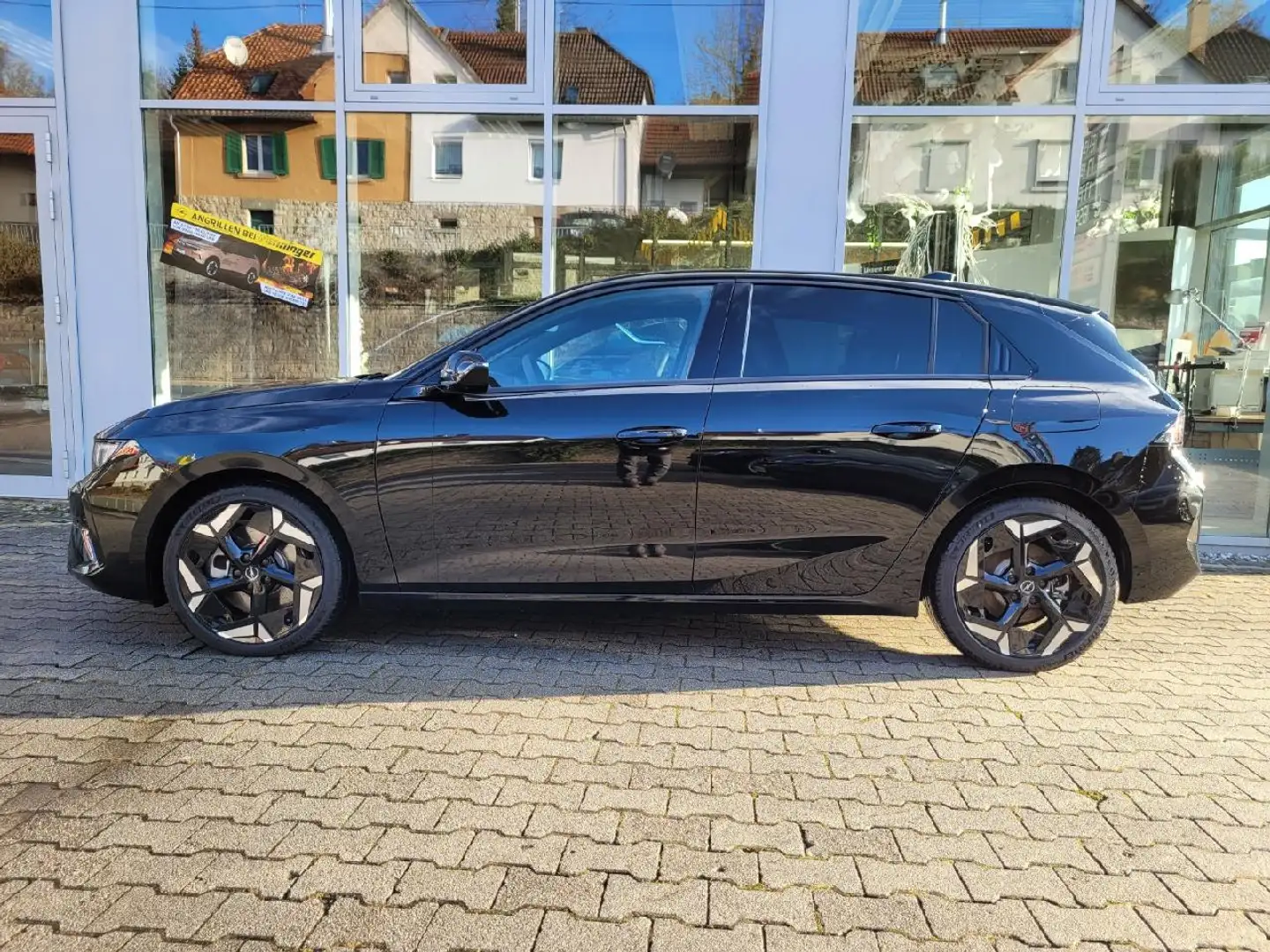 Opel Astra GSe Plug-in-Hybrid Schwarz - 1