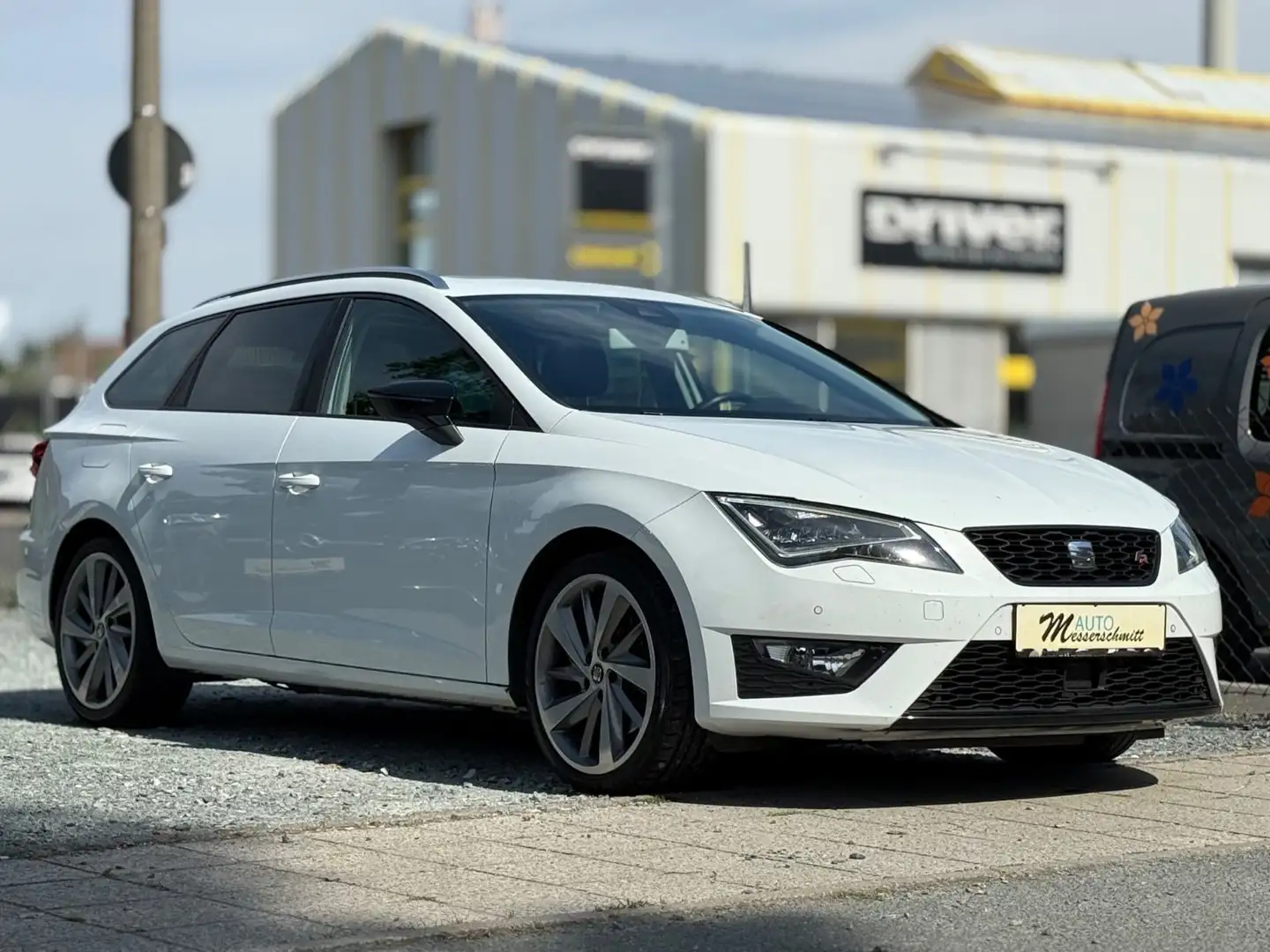 SEAT Leon ST FR 2.0 TDI DSG NAVI PANO ACC SHZ Wit - 1
