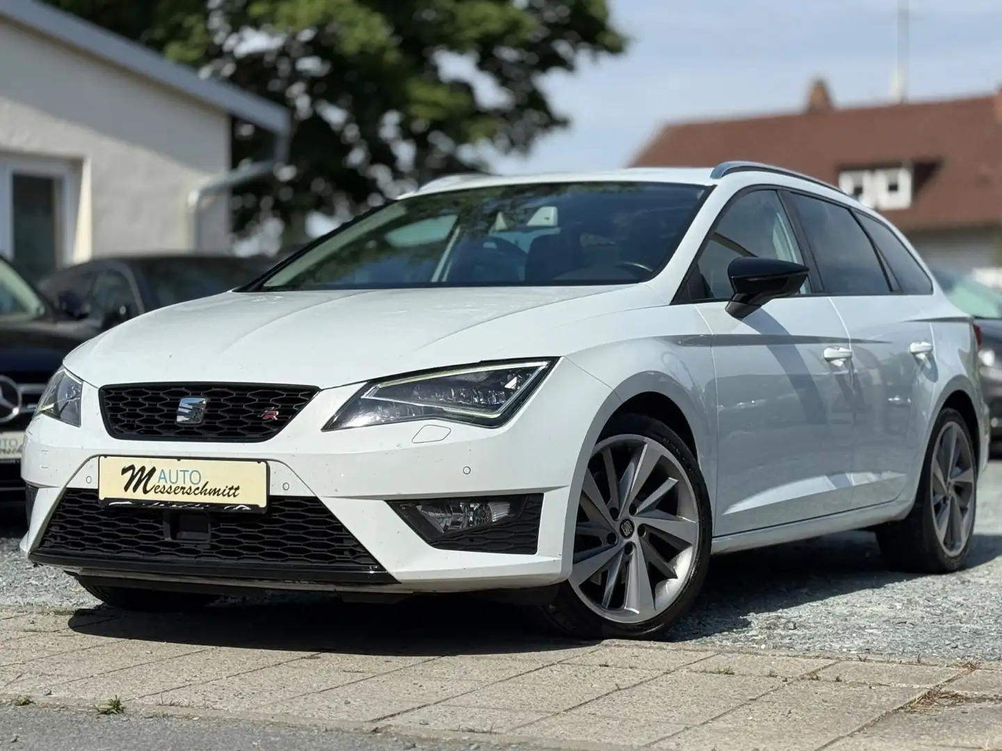 SEAT Leon ST FR 2.0 TDI DSG NAVI PANO ACC SHZ Wit - 2