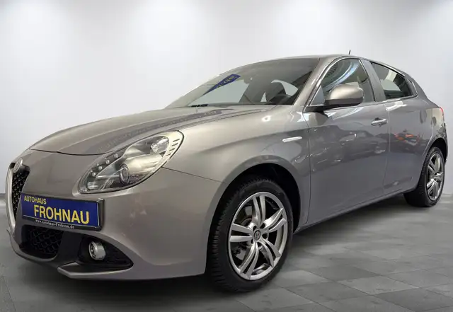 Alfa Romeo Giulietta Super LED Tempomat 17"Alu Einparkhilfe Navi Sitzh.