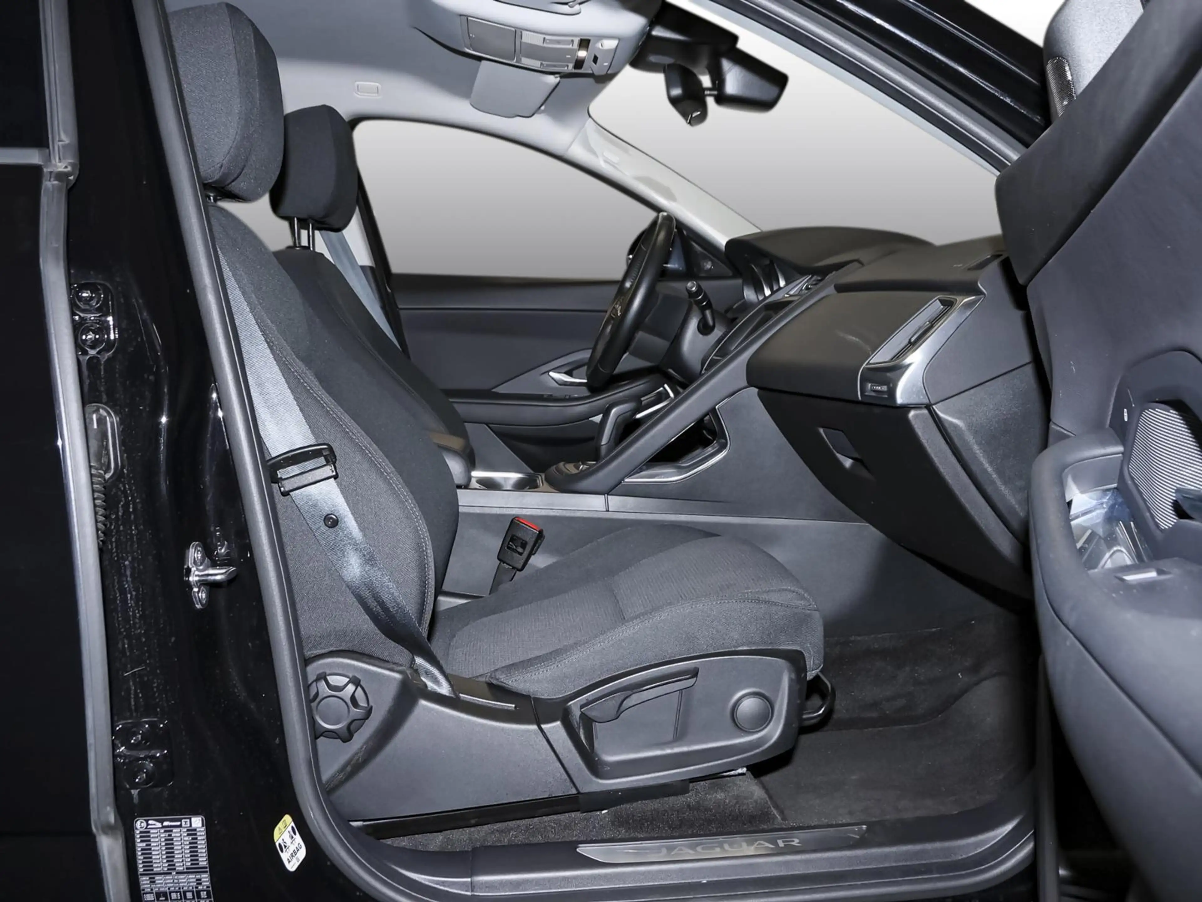 Jaguar E-Pace D150 AWD LED CARPLAY KAMERA ALLWETTERREIFEN — photo 3
