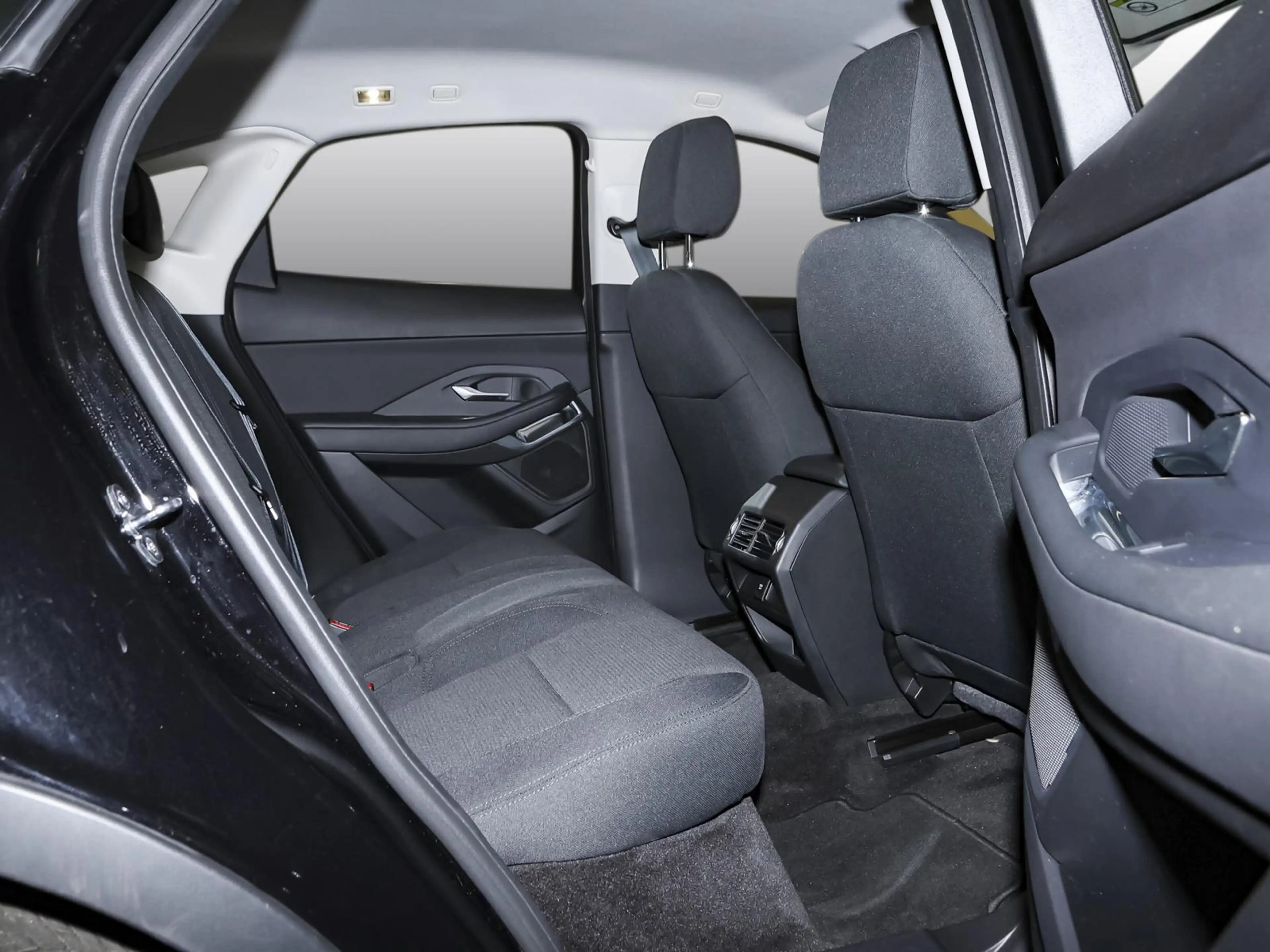 Jaguar E-Pace D150 AWD LED CARPLAY KAMERA ALLWETTERREIFEN — photo 4