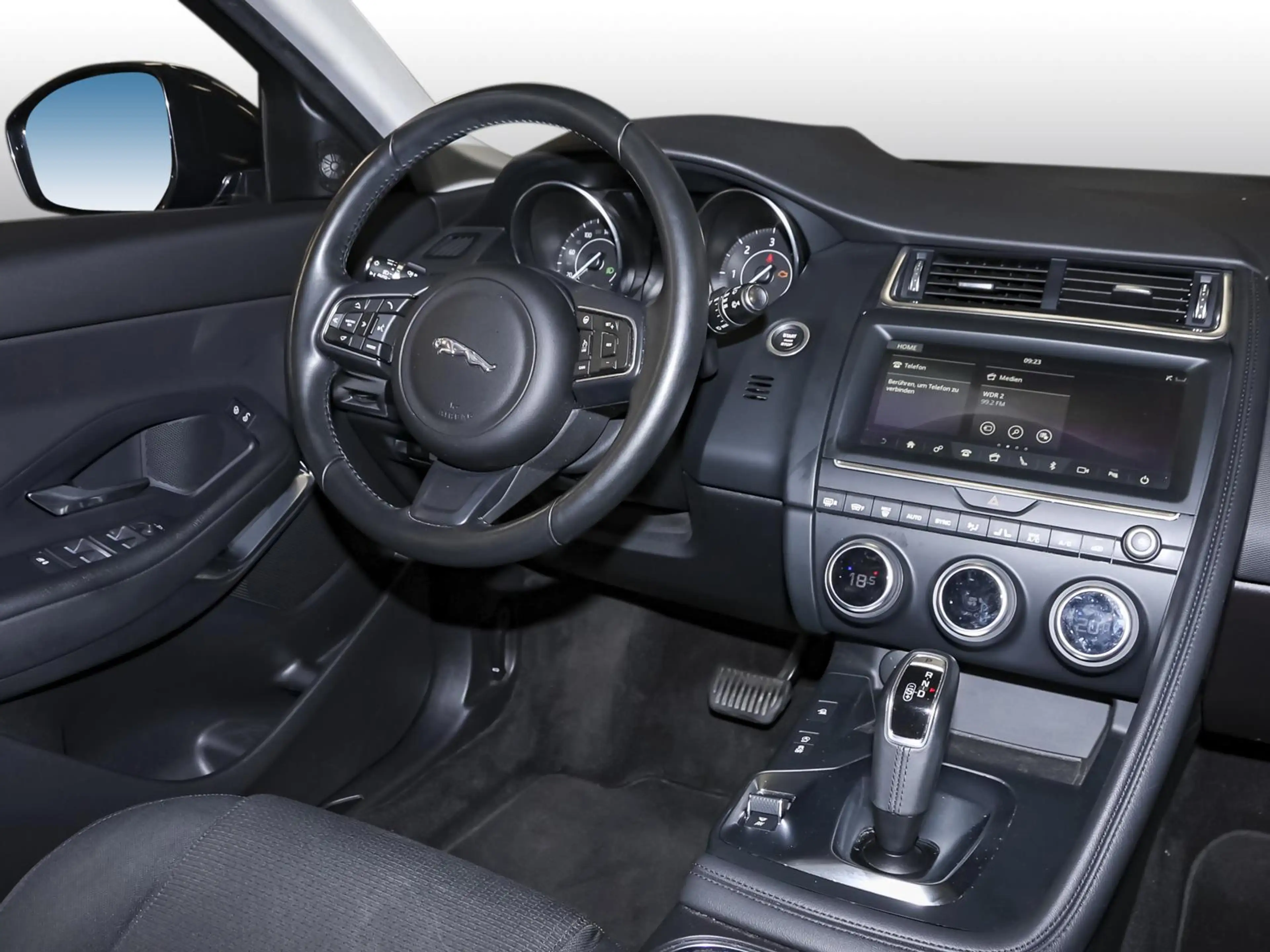 Jaguar E-Pace D150 AWD LED CARPLAY KAMERA ALLWETTERREIFEN — photo 5