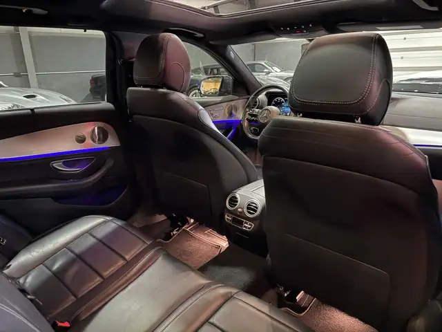 Mercedes-Benz 220 view 14