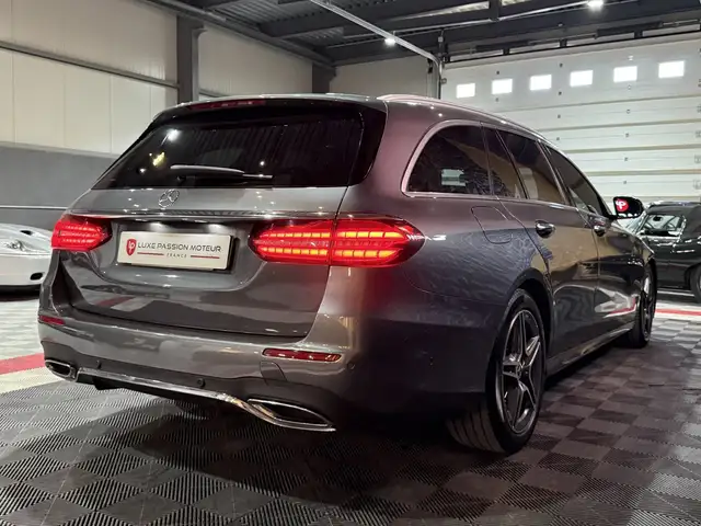 Mercedes-Benz E-Class view 5