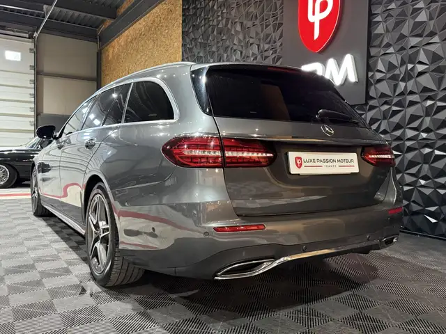 Mercedes-Benz E-Class view 3
