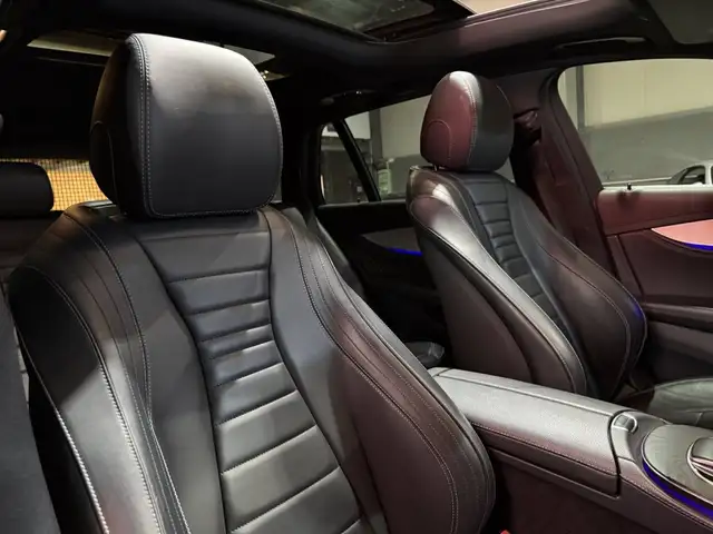 Mercedes-Benz 220 view 13