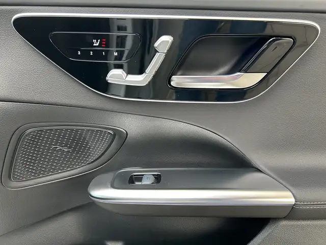 Mercedes-Benz C Class view 13