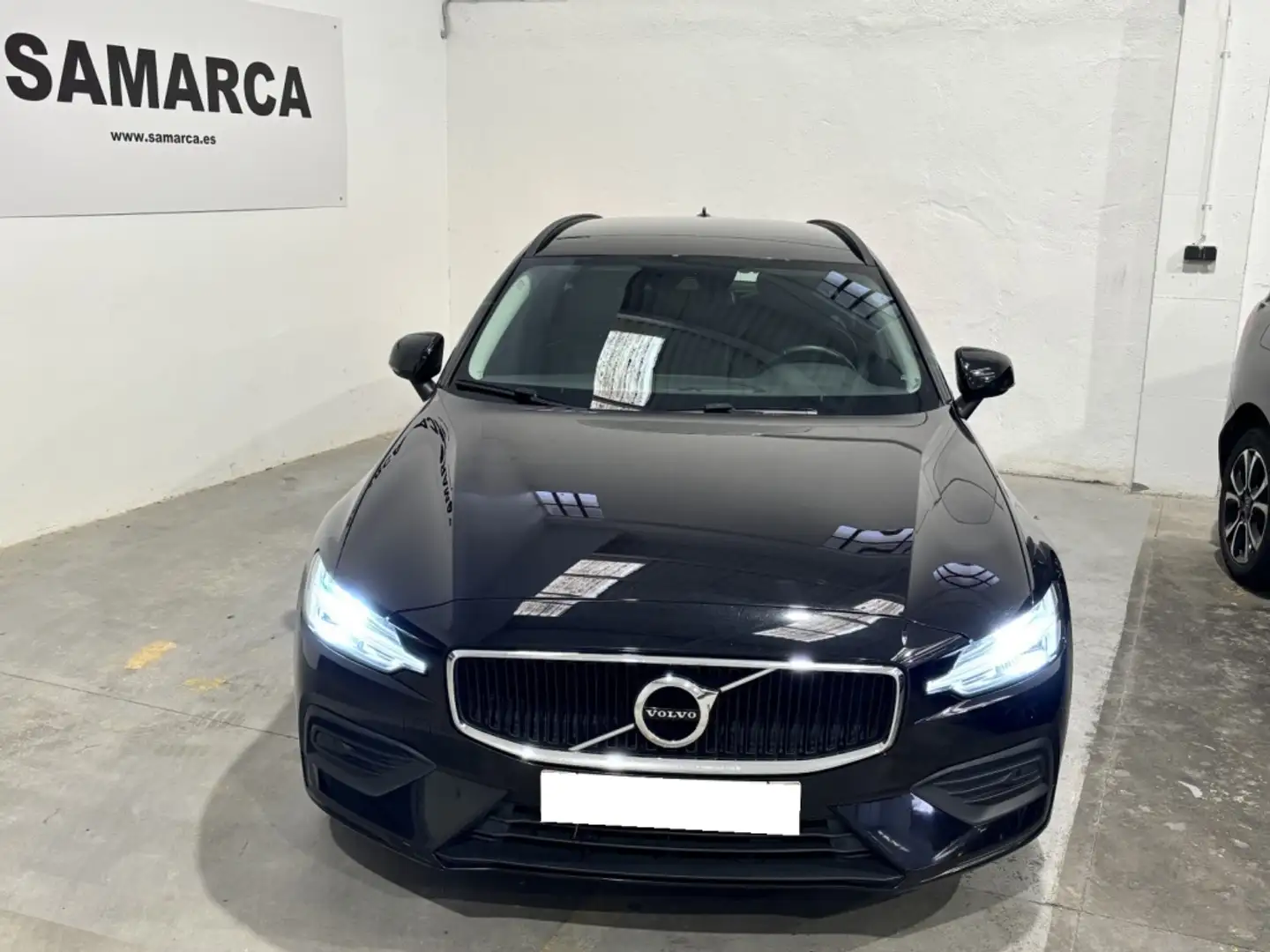 Volvo V60 D4 Aut. Schwarz - 2