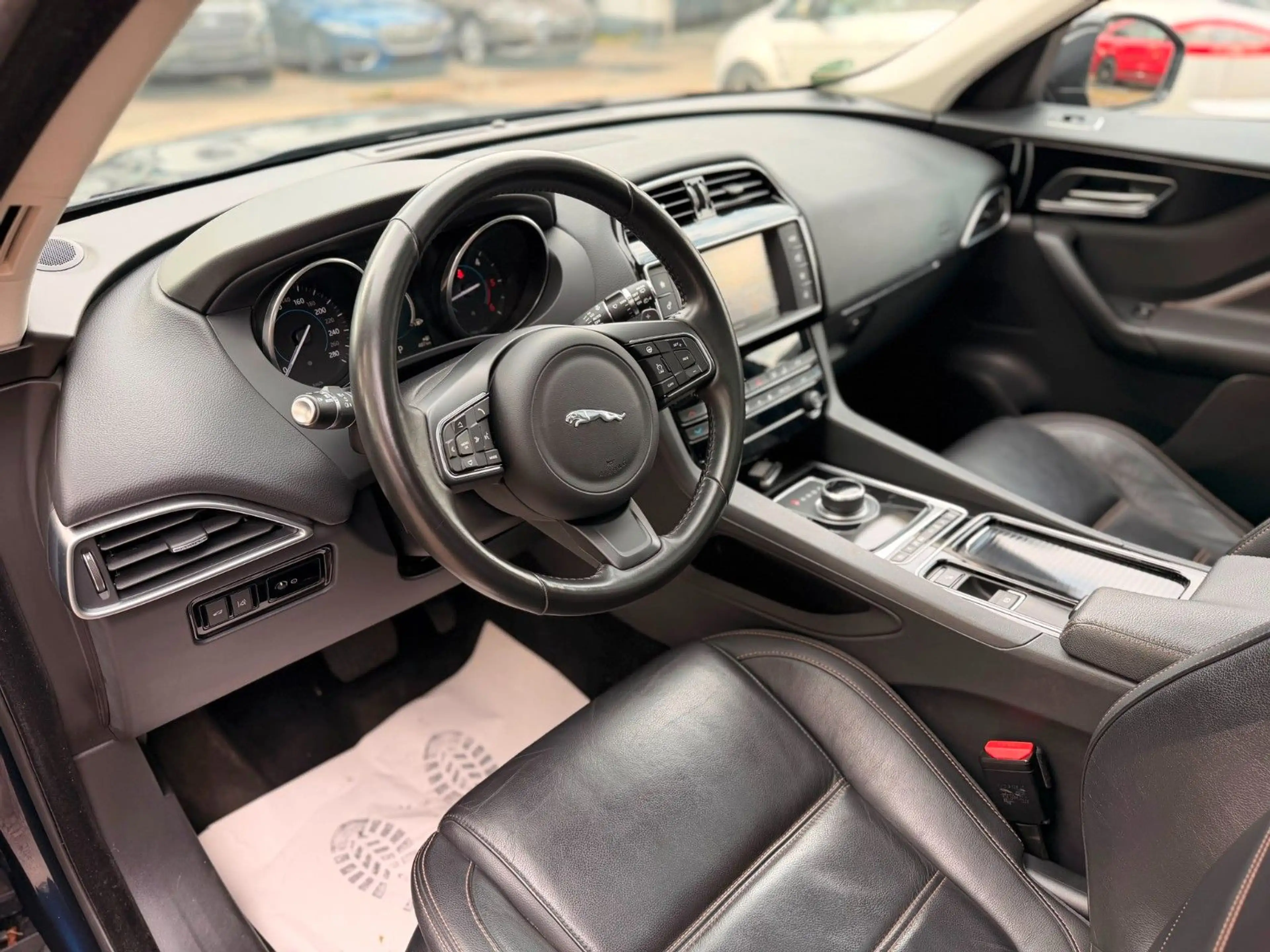 Jaguar F-Pace F-PACE 20d Prestige AWD  1.Hand Kette neu ! — photo 11
