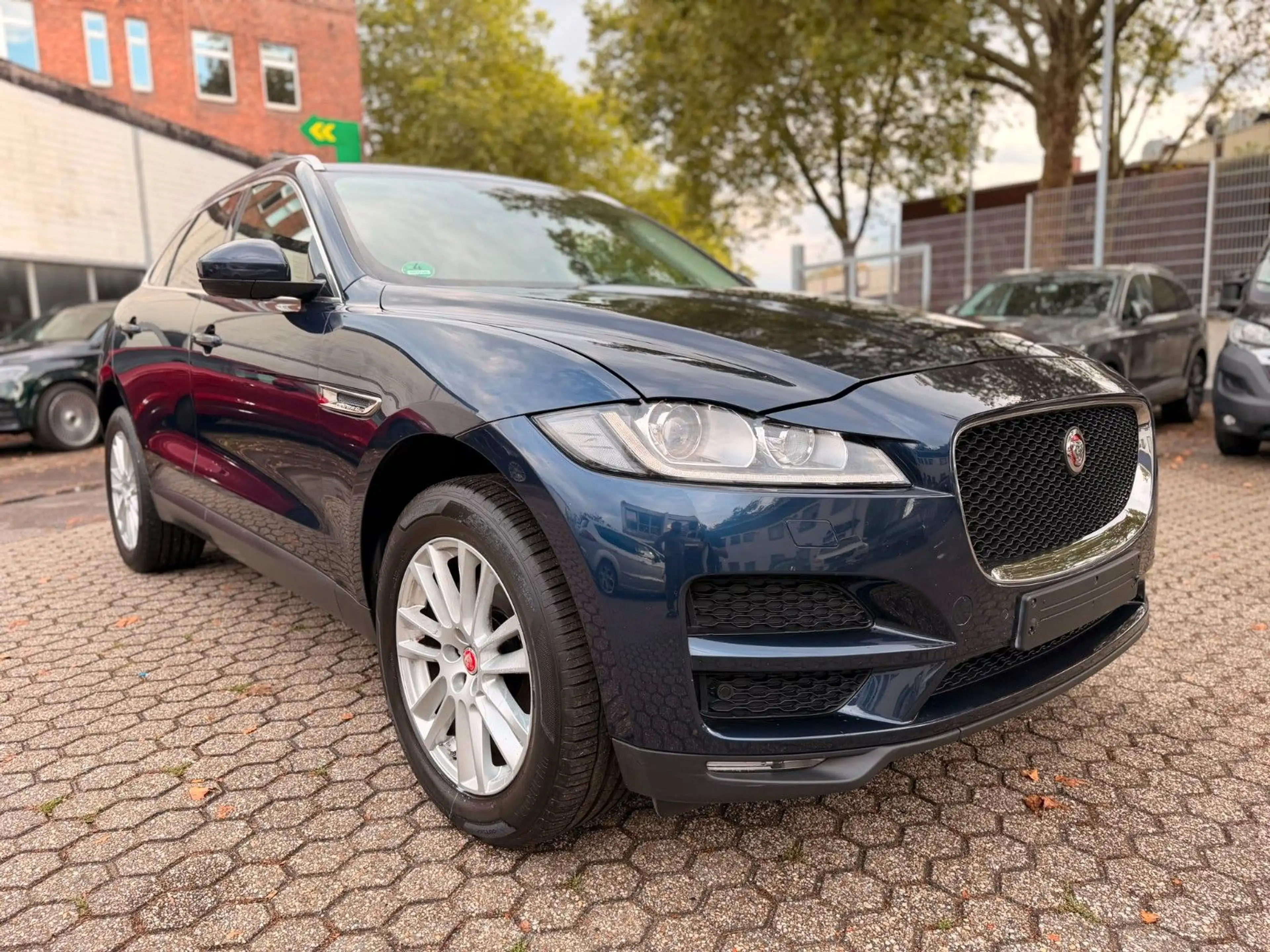 Jaguar F-Pace F-PACE 20d Prestige AWD  1.Hand Kette neu ! — photo 8