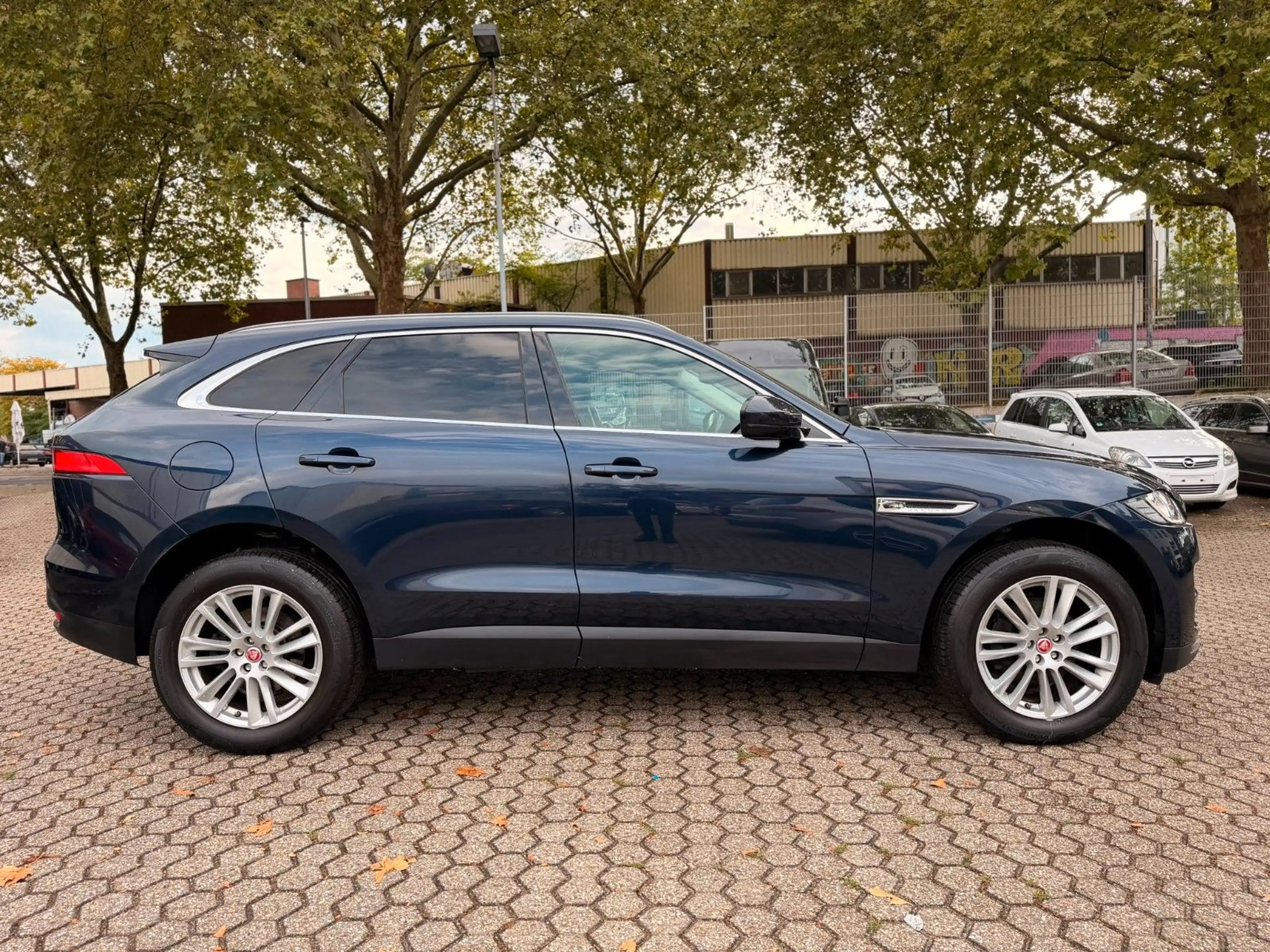 Jaguar F-Pace F-PACE 20d Prestige AWD  1.Hand Kette neu ! — photo 7