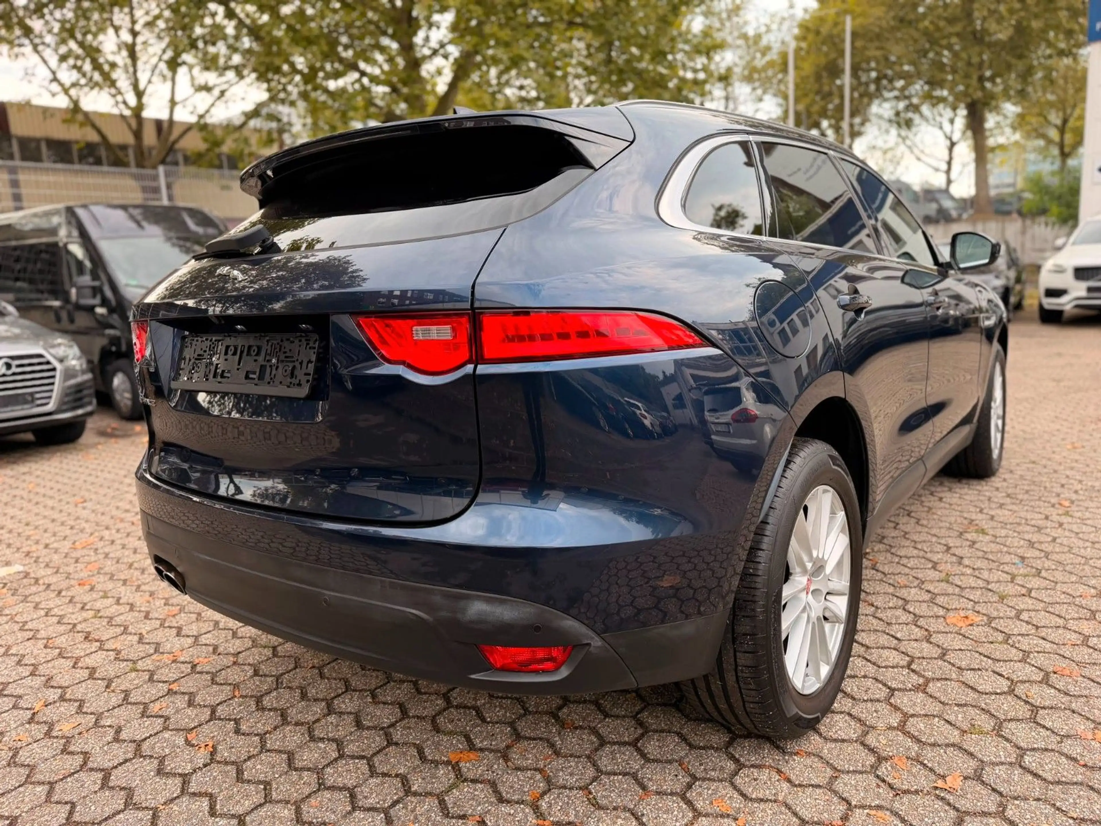 Jaguar F-Pace F-PACE 20d Prestige AWD  1.Hand Kette neu ! — photo 6