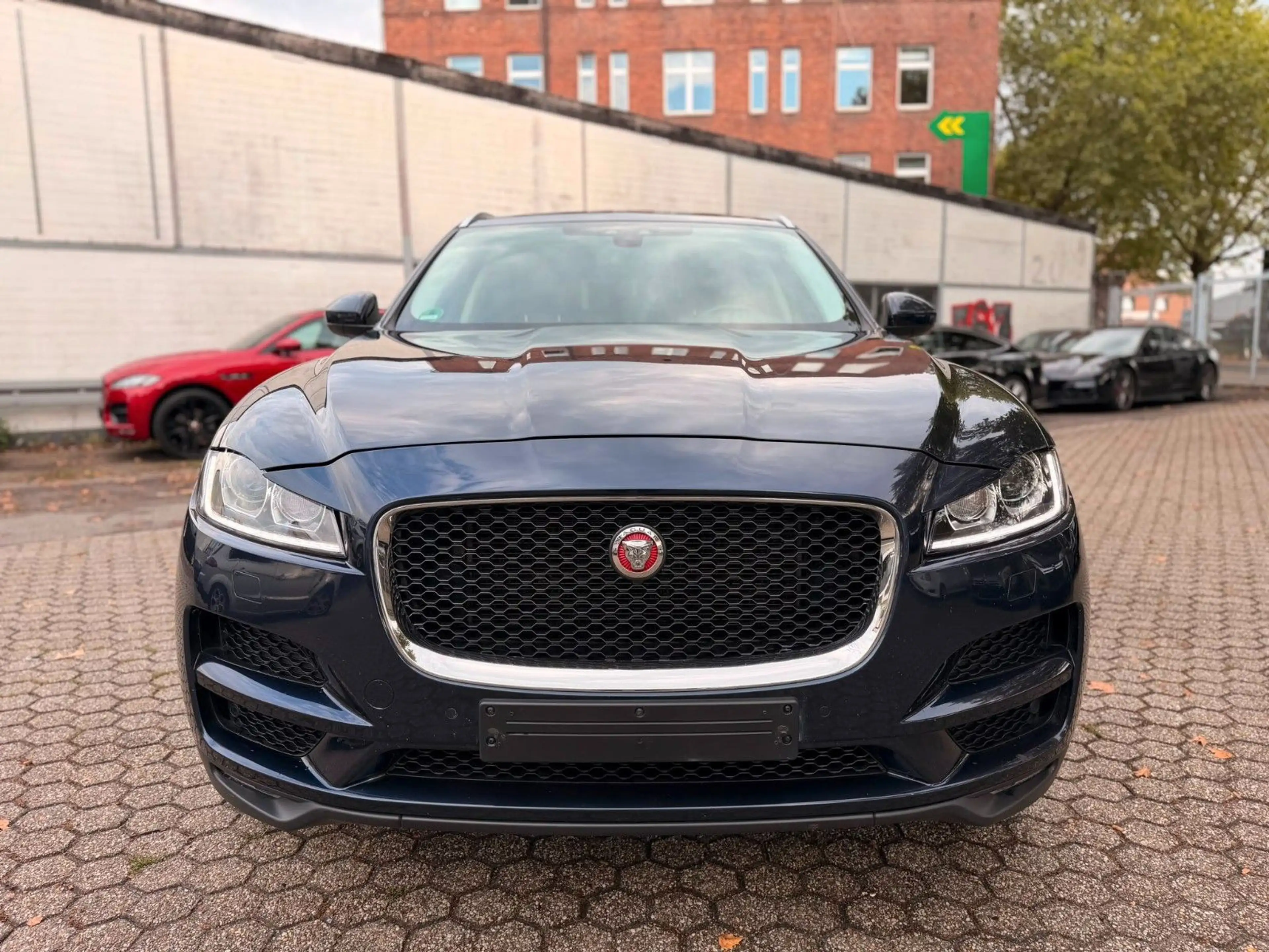 Jaguar F-Pace F-PACE 20d Prestige AWD  1.Hand Kette neu ! — photo 2