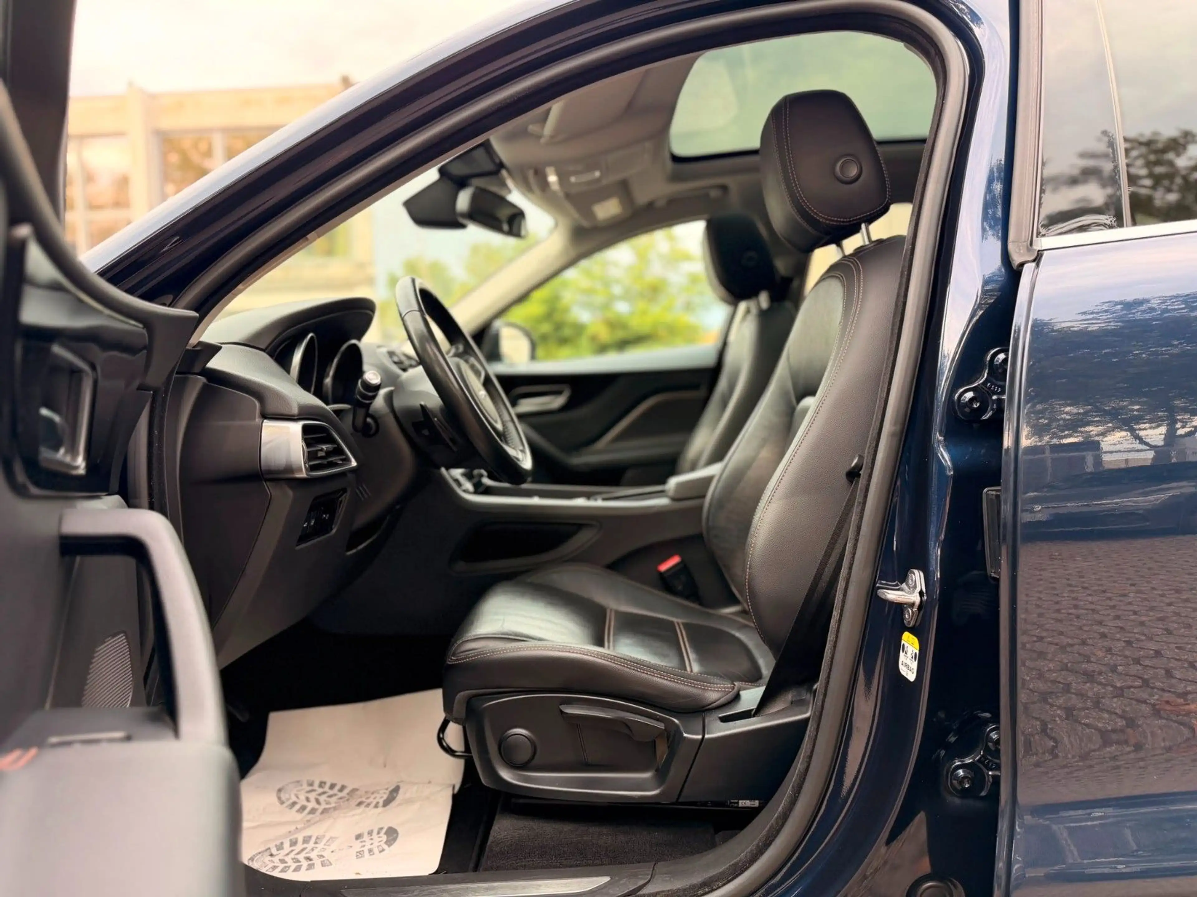 Jaguar F-Pace F-PACE 20d Prestige AWD  1.Hand Kette neu ! — photo 10