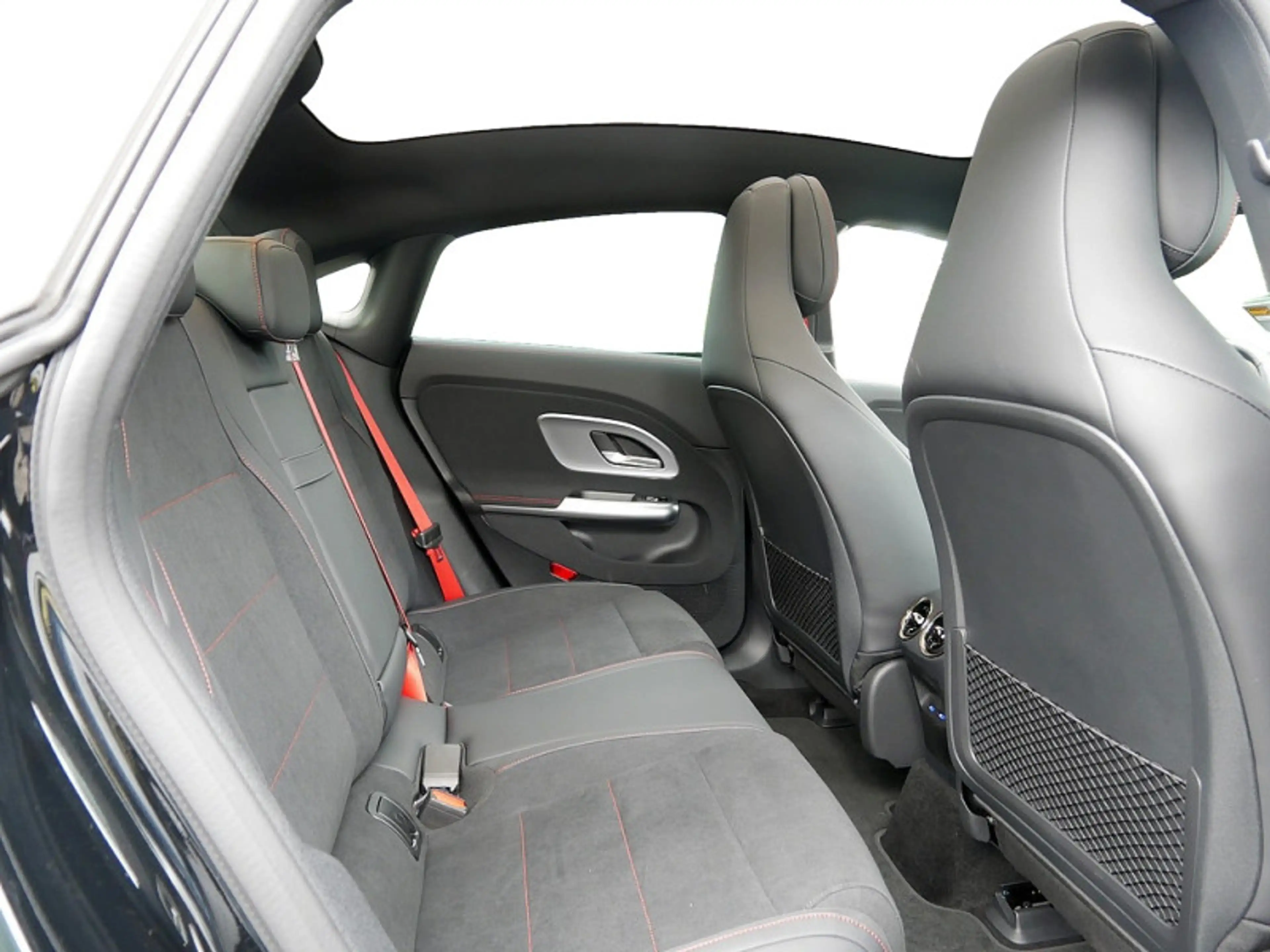 Mercedes-Benz CLA 250 + EQ , AMG NIGHT PREMIUM MEMO DISTR PANO — photo 8