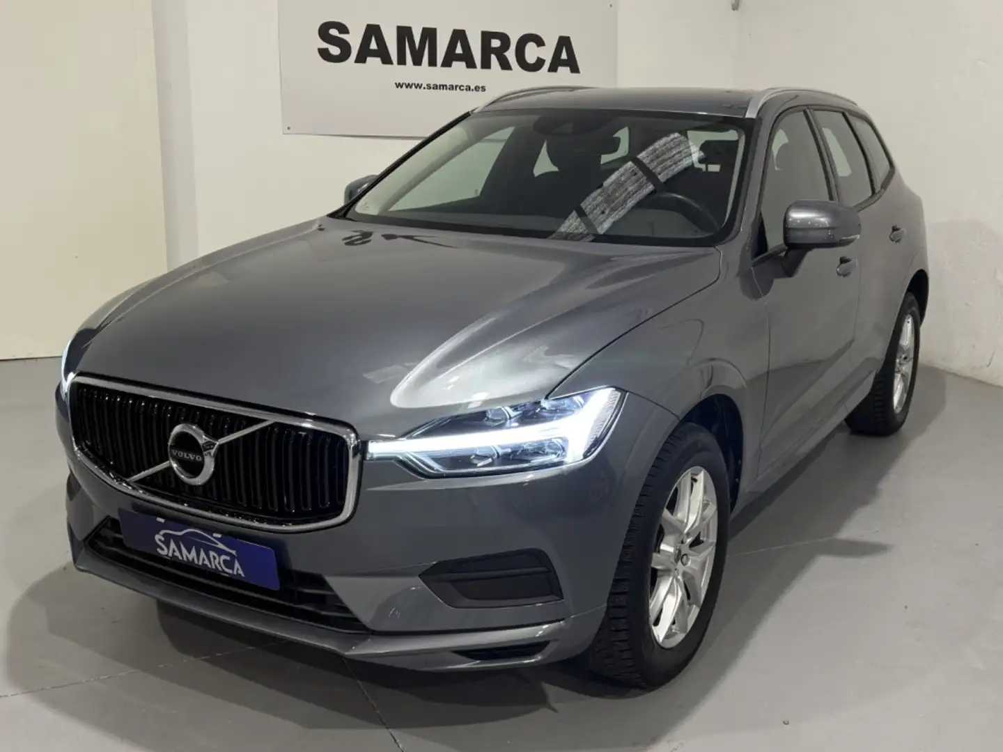 Volvo XC60 B4 Momentum Pro FWD Aut. Gris - 1