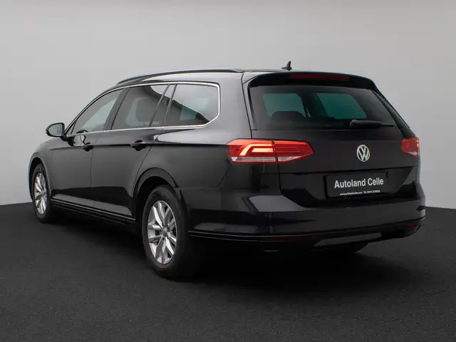 Volkswagen Passat view 9