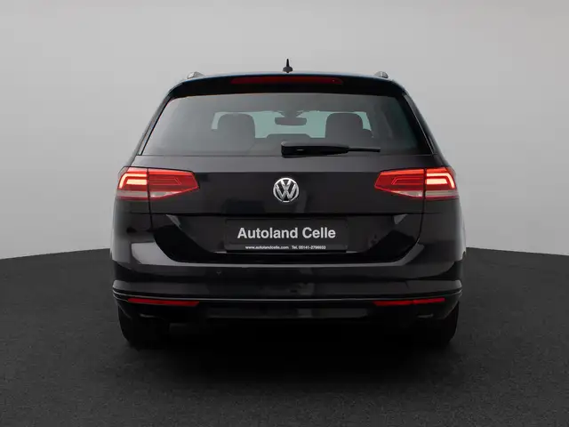 Volkswagen Passat view 8