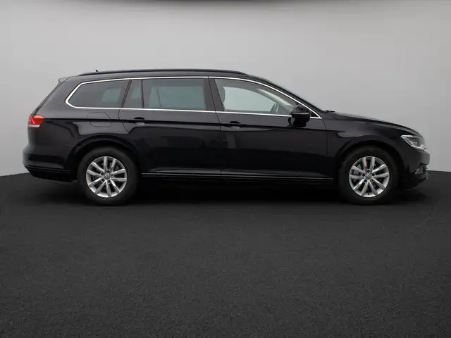 Volkswagen Passat view 5
