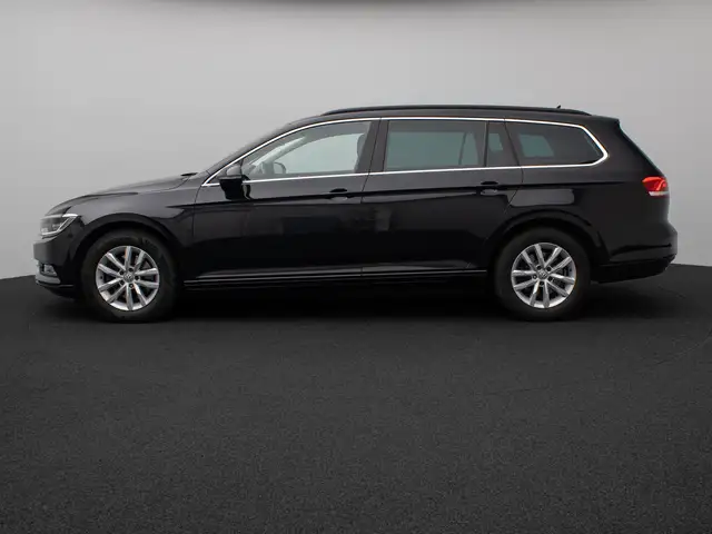 Volkswagen Passat view 11